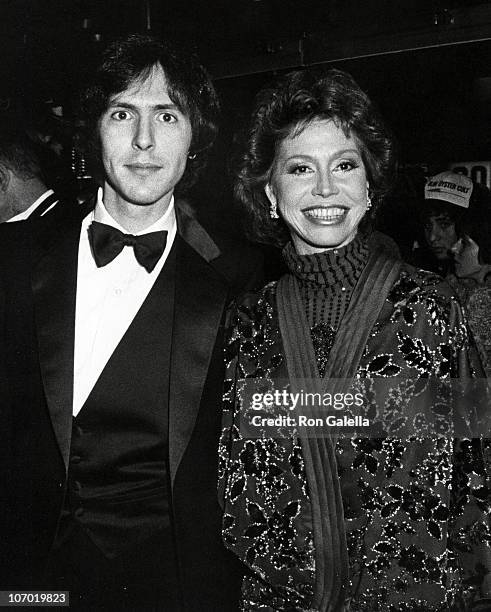 Mary Rivoli 76 Mary Tyler Moore 1985 Photos & High Res Pictures - Getty Images