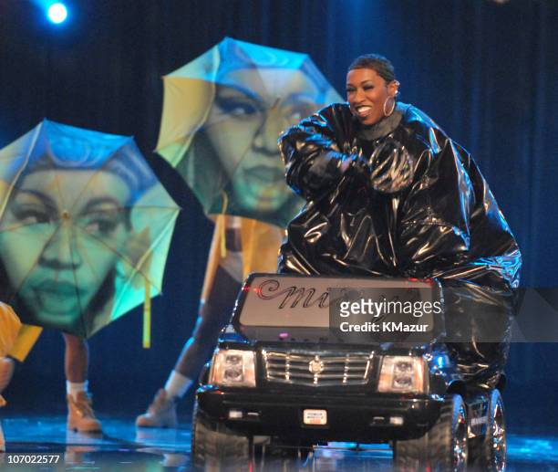 Missy Elliott performs "Supa Dupa Fly" to pay tribute to Video Vanguard Award winner Hype Williams
