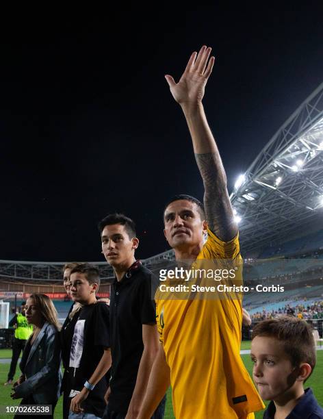 Tim Cahill of Australia thanks the crowd after the International Friendly Match between the Australian Socceroos and Lebanon at ANZ Stadium on...