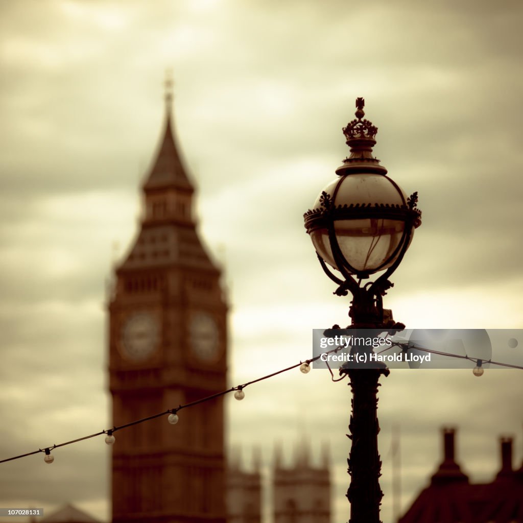 Big Ben in the background, gas light to the fore