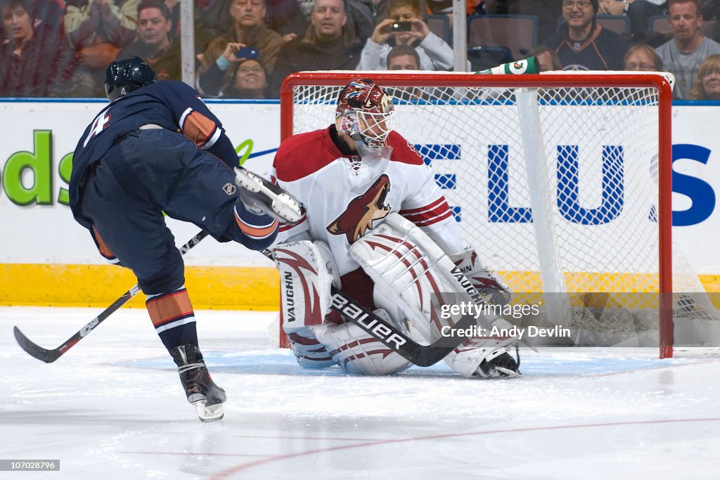 Phoenix Coyotes v Edmonton Oilers