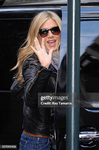 Actress Jennifer Aniston leaves the "Wanderlust" movie set in Midtown Manhattan on November 20, 2010 in New York City.