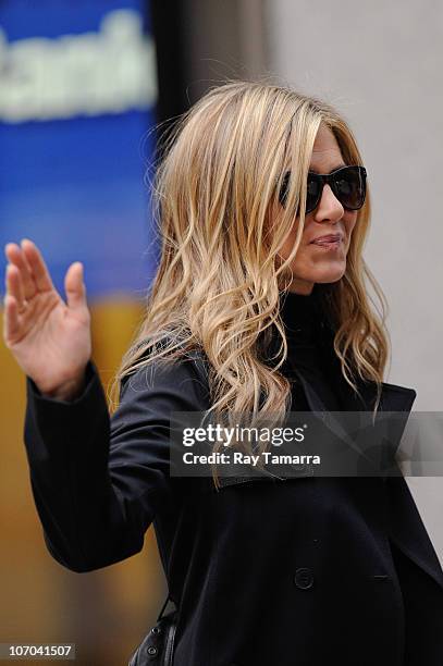 Actress Jennifer Aniston leaves the "Wanderlust" movie set in Midtown Manhattan on November 20, 2010 in New York City.