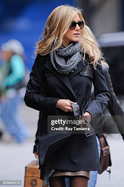 Actress Jennifer Aniston walks to the "Wanderlust" movie set in Midtown Manhattan on November 20, 2010 in New York City.