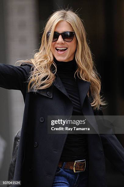 Actress Jennifer Aniston leaves the "Wanderlust" movie set in Midtown Manhattan on November 20, 2010 in New York City.