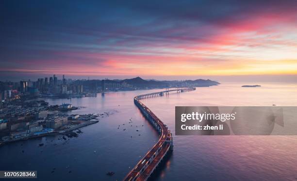 sea crossing bridge - dalian fotografías e imágenes de stock