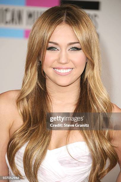 Singer Miley Cyrus arrives at the 2010 American Music Awards held at Nokia Theatre L.A. Live on November 21, 2010 in Los Angeles, California.