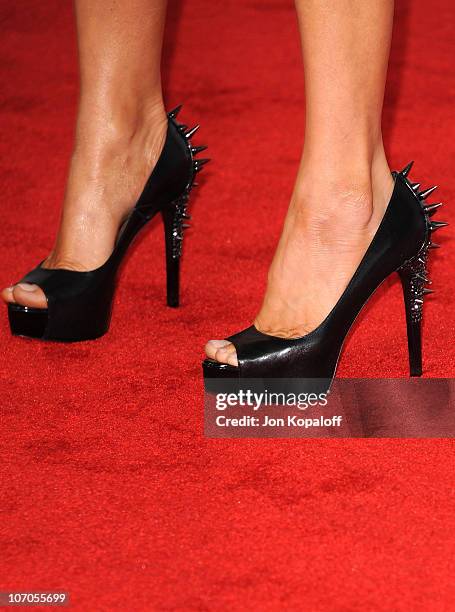 Singer Fergie arrives at the 2010 American Music Awards held at Nokia Theatre L.A. Live on November 21, 2010 in Los Angeles, California.