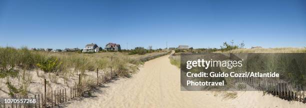 beautiful beach at nantucket - nantucket foto e immagini stock