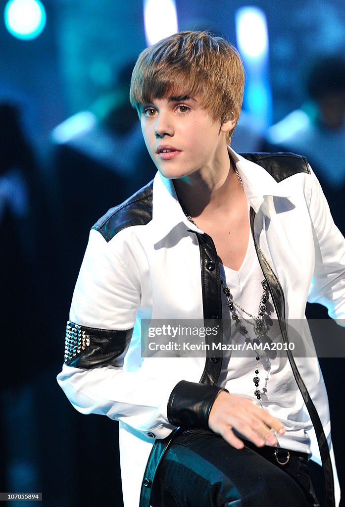 2010 American Music Awards - Inside