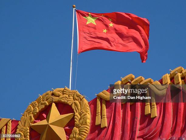 flag in tiananmen square - chinese national flag stock pictures, royalty-free photos & images