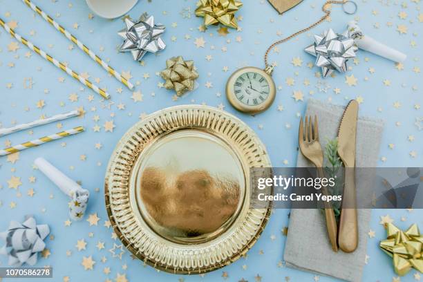 new years party  table setting - cena capodanno foto e immagini stock