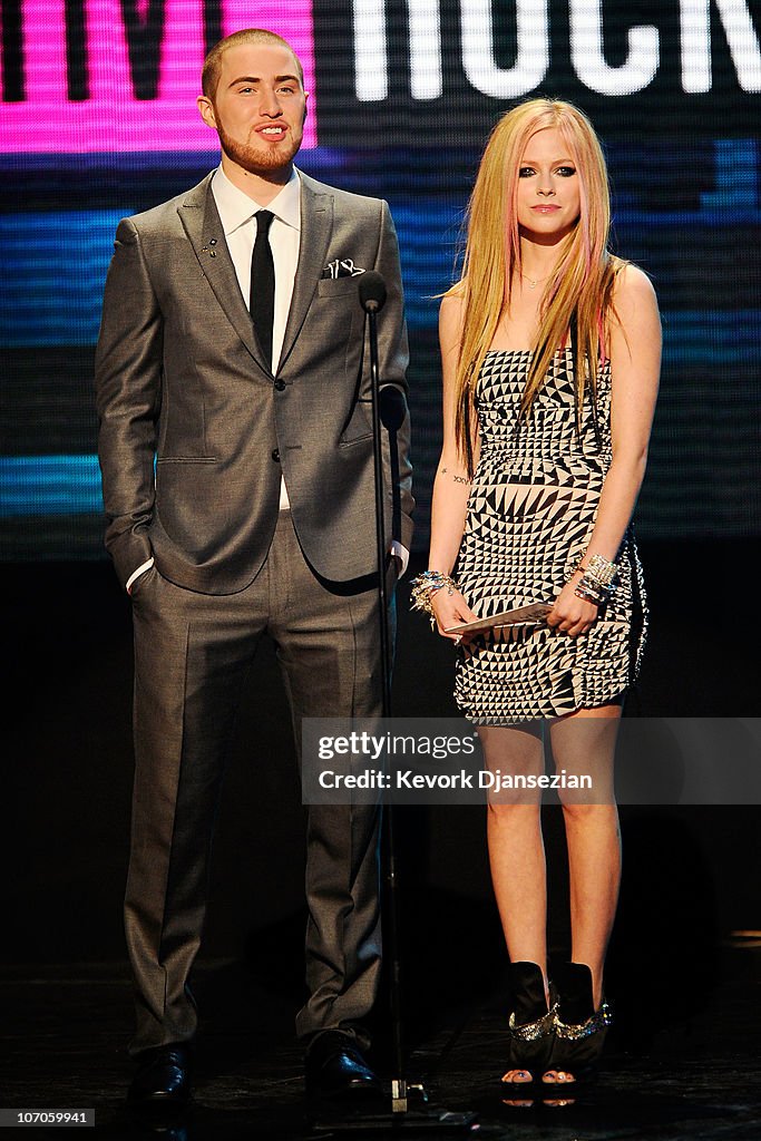 2010 American Music Awards - Show