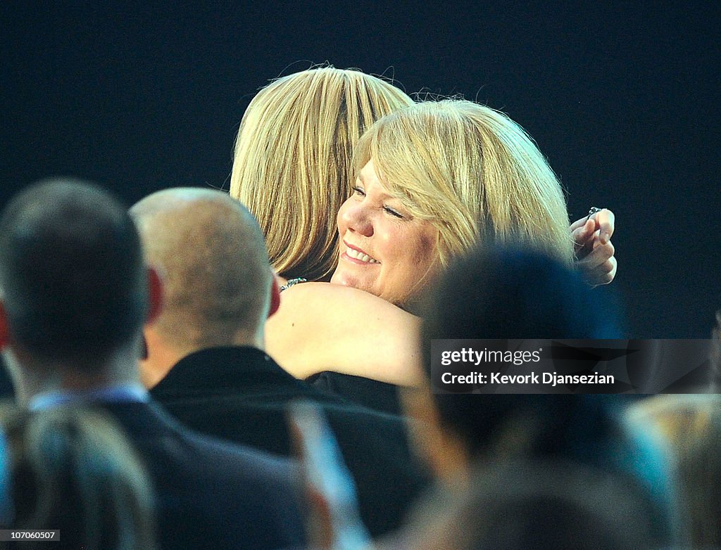 2010 American Music Awards - Show