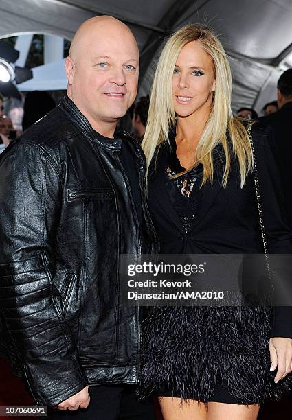 Actor Michael Chiklis and Michelle Moran arrive at the 2010 American Music Awards held at Nokia Theatre L.A. Live on November 21, 2010 in Los...