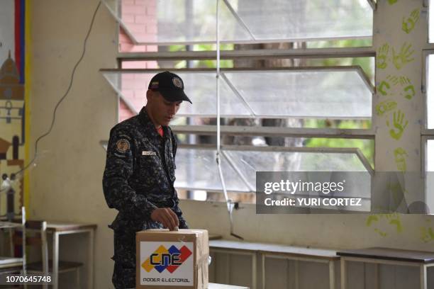 Policeman casts his vote at a polling station in Caracas during Venezuela's municipal council elections, on December 9, 2018. The election, in which...