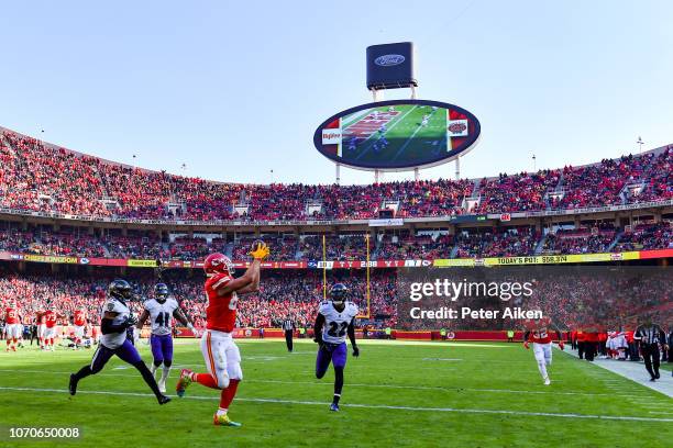 Travis Kelce of the Kansas City Chiefs hauls in the Chiefs second touchdown during the second quarter of the game against the Baltimore Ravens at...