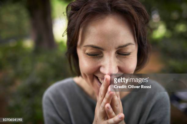 portrait of hapy brunette woman contemplating - brunette smiling stock-fotos und bilder