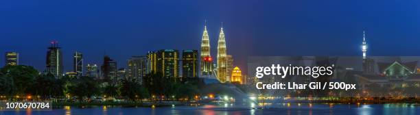 kuala lumpur skyline - lhar gil stockfoto's en -beelden