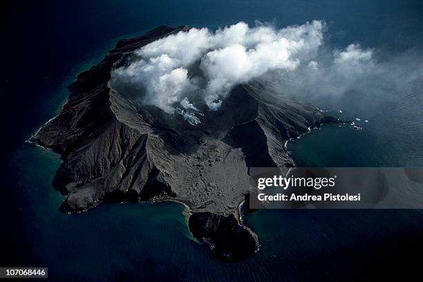 white island volcano, new zealand - white island new zealand stock pictures, royalty-free photos & images