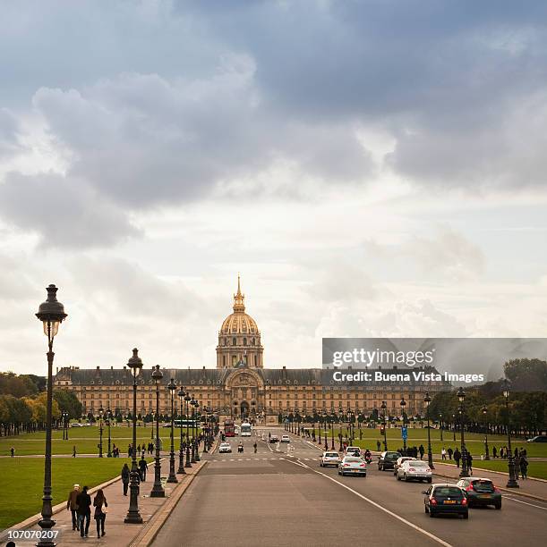 paris, france. hotel des invalides - stadtviertel quartier des invalides stock-fotos und bilder