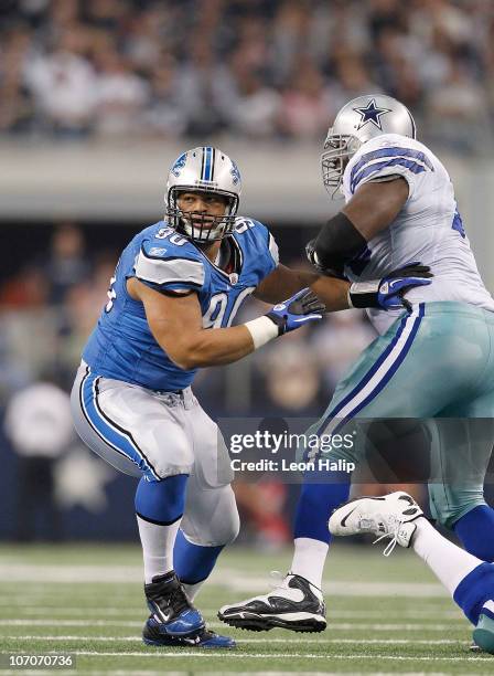 Ndamukong Suh of the Detroit Lions battles Leonard Davis of the Dallas Cowboys during the game at Dallas Stadium on November 21, 2010 in Arlington,...