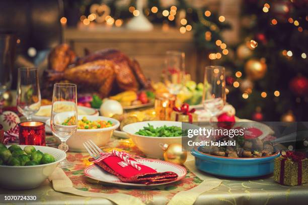 mesa para la cena de navidad - plato de acompañamiento fotografías e imágenes de stock