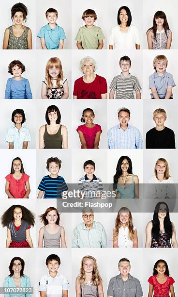 group portrait of people smiling - teenager alter stock-fotos und bilder