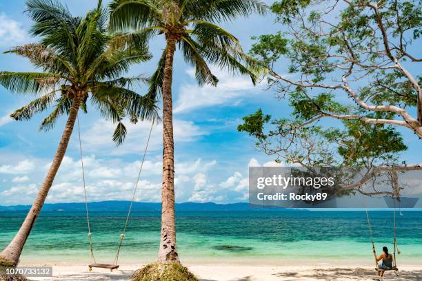 beautiful woman enjoying her vacations on ko phangan, thailand - ilha imagens e fotografias de stock