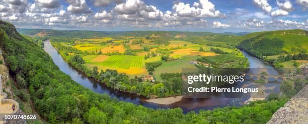 panoramic landscape of the dordogne river valley near the village of castelnaud-la-chapelle - dordogne river stock pictures, royalty-free photos & images