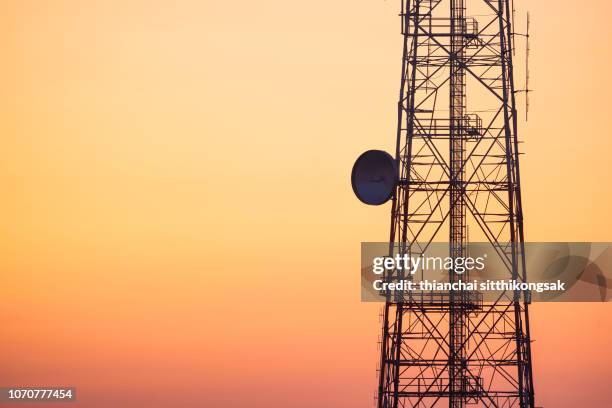 communication tower - voelspriet stockfoto's en -beelden