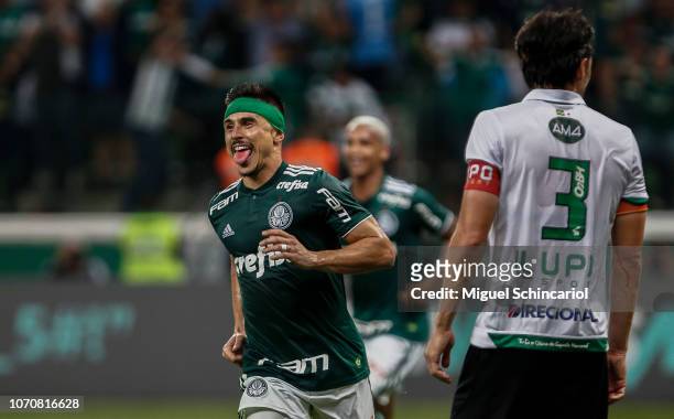 Willian of Palmeiras celebrates after scoring the second of his team goal during a match between Palmeiras and America MG at Allianz Parque on...