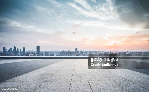 urban sprawl,shanghai - rooftop skyline foto e immagini stock