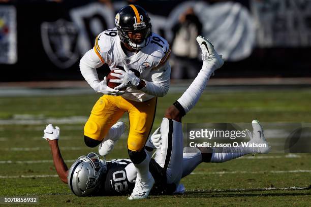 Wide receiver JuJu Smith-Schuster of the Pittsburgh Steelers breaks a tackle from cornerback Daryl Worley of the Oakland Raiders during the second...