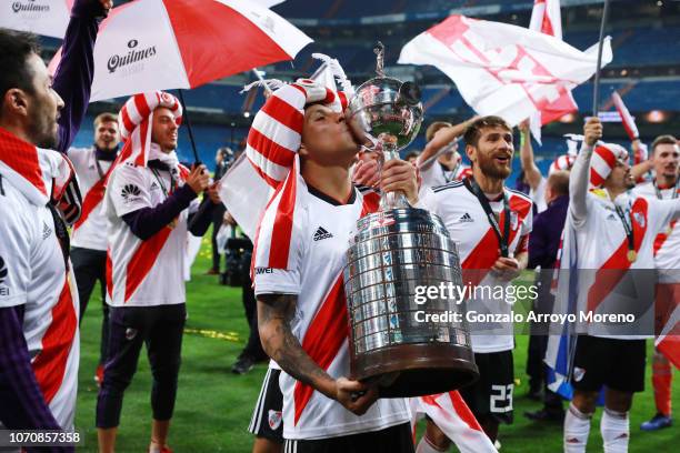 Enzo Perez of River Plate kisses the trophy as he celebrates victory after the second leg of the final match of Copa CONMEBOL Libertadores 2018...