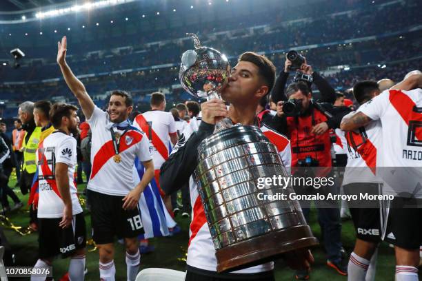 Exequiel Palacios of River Plate celebrates with the Copa Libertadores Trophy following his sides victory in the second leg of the final match of...