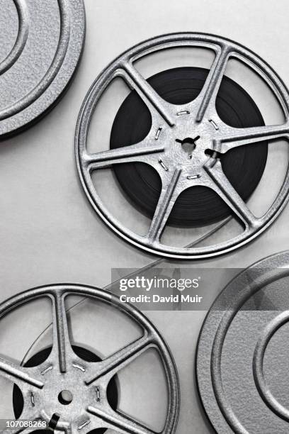 movie film reels - cinta de película fotografías e imágenes de stock