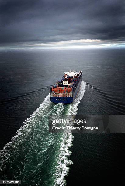 container ship - boat wake stock pictures, royalty-free photos & images