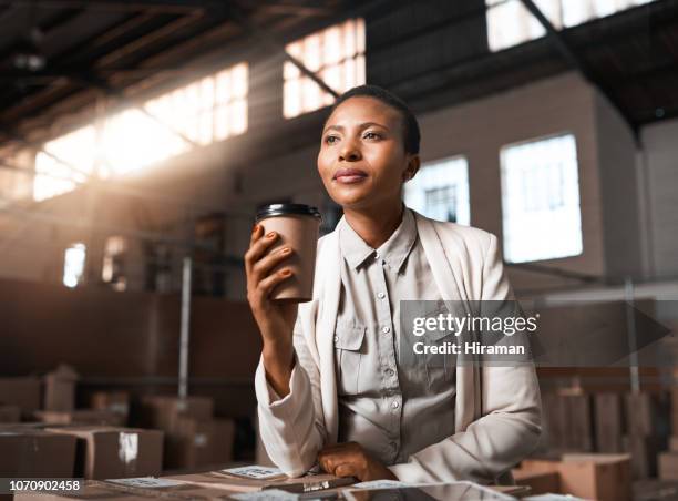 vervulling van haar grote dromen in een big business - dream deliveries stockfoto's en -beelden