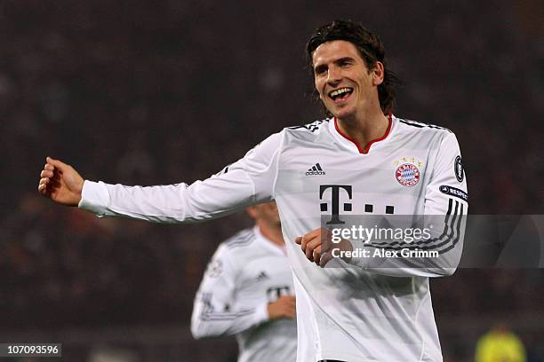 Mario Gomez of Muenchen celebrates his team's second goal during the UEFA Champions League group E match between AS Roma and FC Bayern Muenchen at...