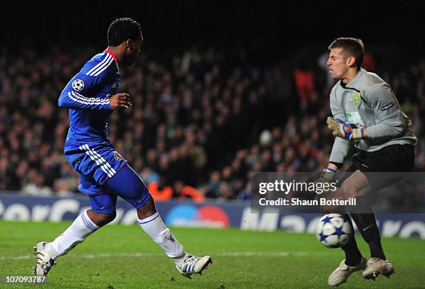 Daniel Sturridge of Chelsea scores the equalising goal past Martin Dubravka of MSK Zilina during the UEFA Champions League group F match between...