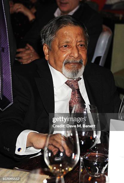 Naipaul attends the Liberatum dinner hosted by Ella Krasner in honour of Sir V.S. Naipaul at The Landau in The Langham Hotel on November 23, 2010 in...