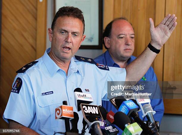 Police Superintendent Gary Knowles with CEO of Pike River Coal Mine Peter Whittall speak at a media briefing on on November 24, 2010 in Greymouth,...