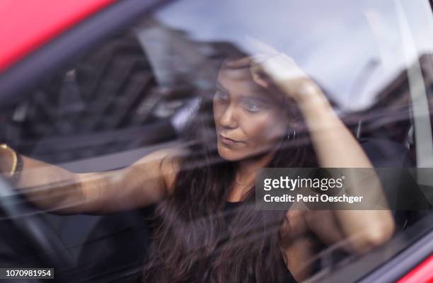 road rage. (left hand drive) - frustração imagens e fotografias de stock