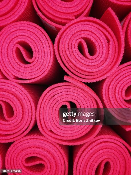 pink yoga mat rolls. - estera fotografías e imágenes de stock