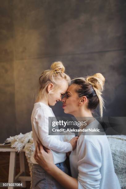 mother daughter moments - mum daughter stock pictures, royalty-free photos & images