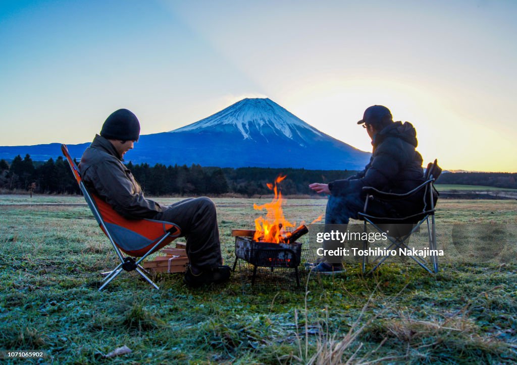 Lagerfeuer am Morgen