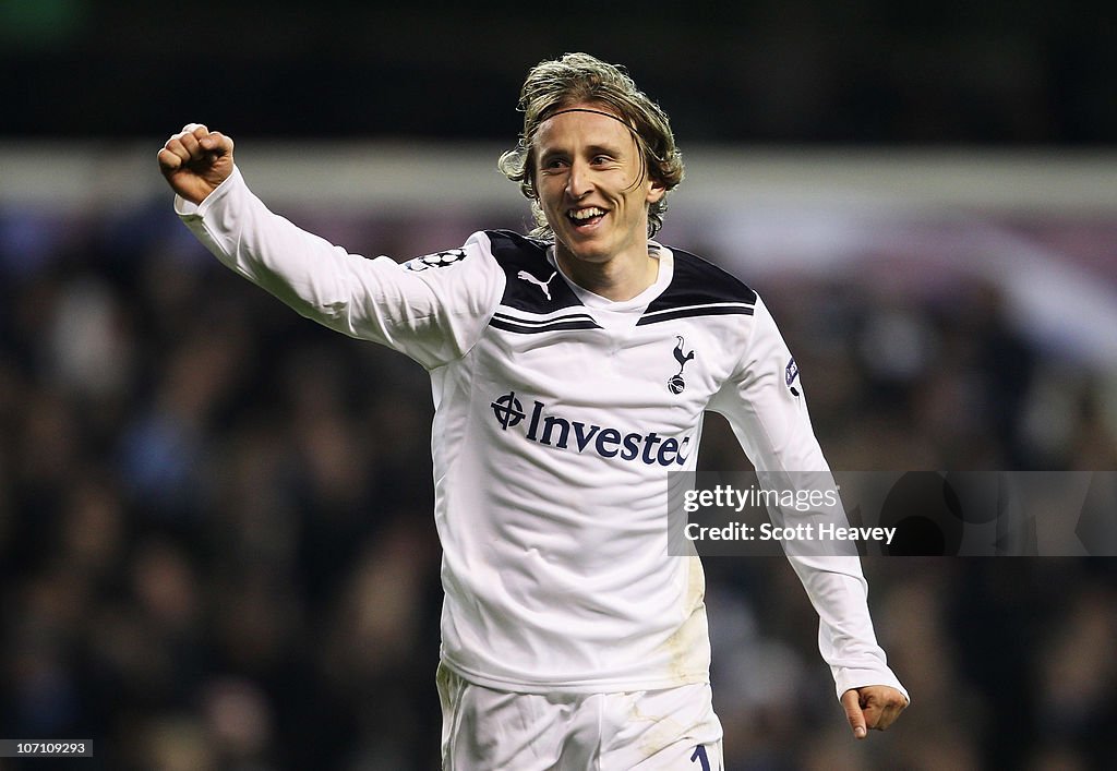 Modric Tottenjam Luka Modric of Tottenham Hotspur celebrates scoring Tottenham's... News ...
