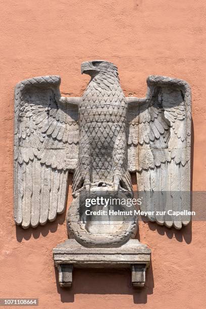 german imperial eagle on facade, oberfinanzpraesidium, munich, bavaria, germany - third reich stockfoto's en -beelden