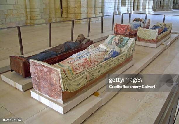 four effigies of kings and queens of england, france. - eleanor of aquitaine stock pictures, royalty-free photos & images